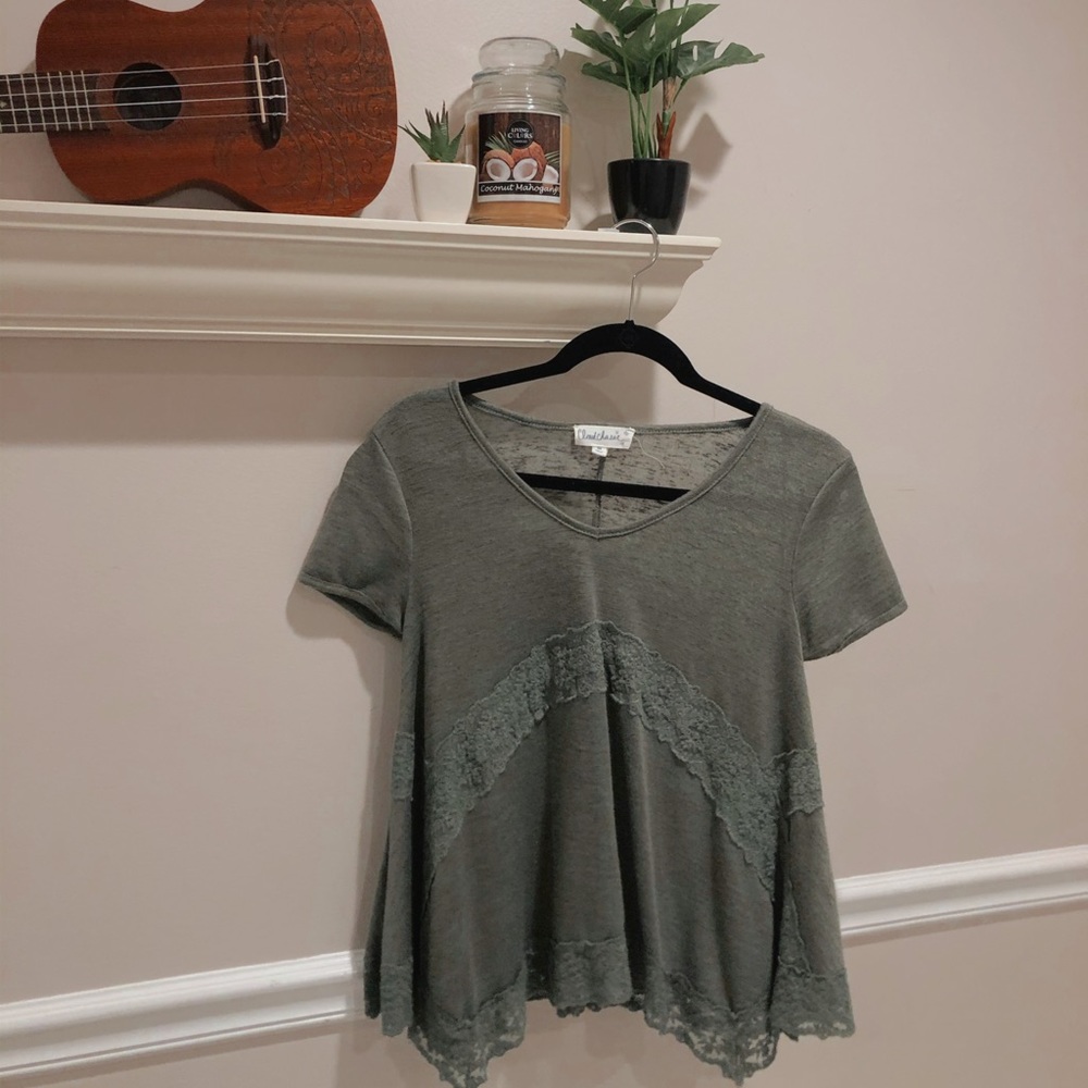 Green loose short sleeve lace tee